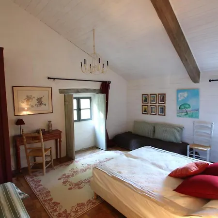 La Bastide-d'engras Sleeps 6 Pool Wifi